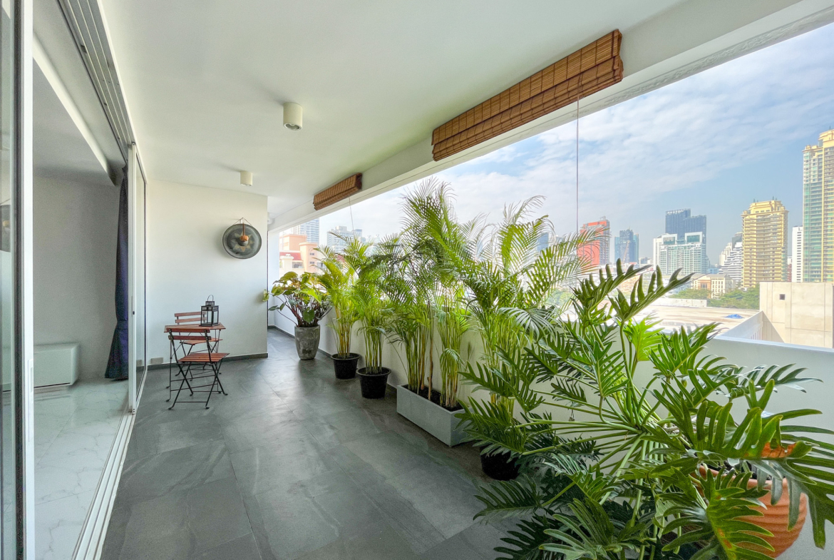 Beautifully Renovated Two Bedroom Condo for Sale in Phrom Phong