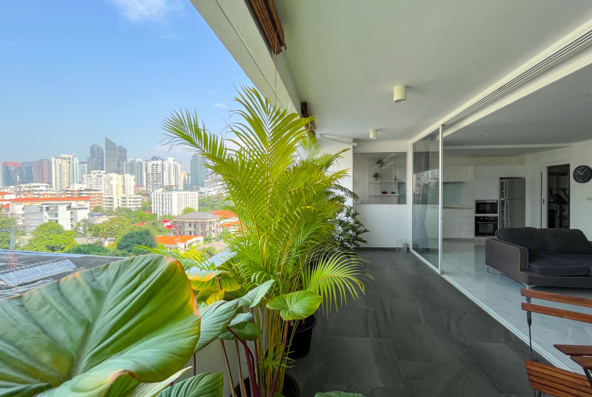 Beautifully Renovated Two Bedroom Condo for Sale in Phrom Phong