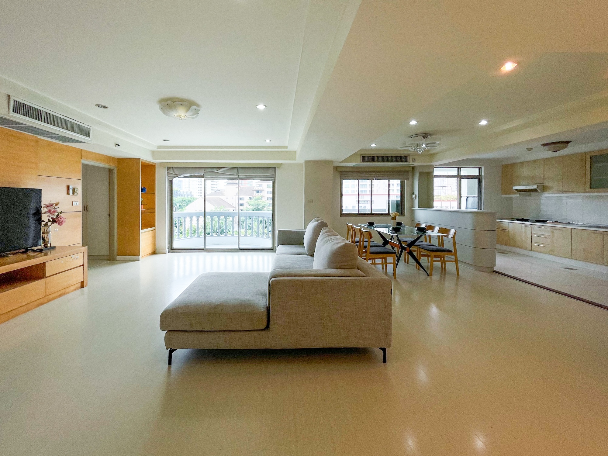 1.living-room-1 Spacious Three-bedrooms Condo for Rent in Phrom Phong
