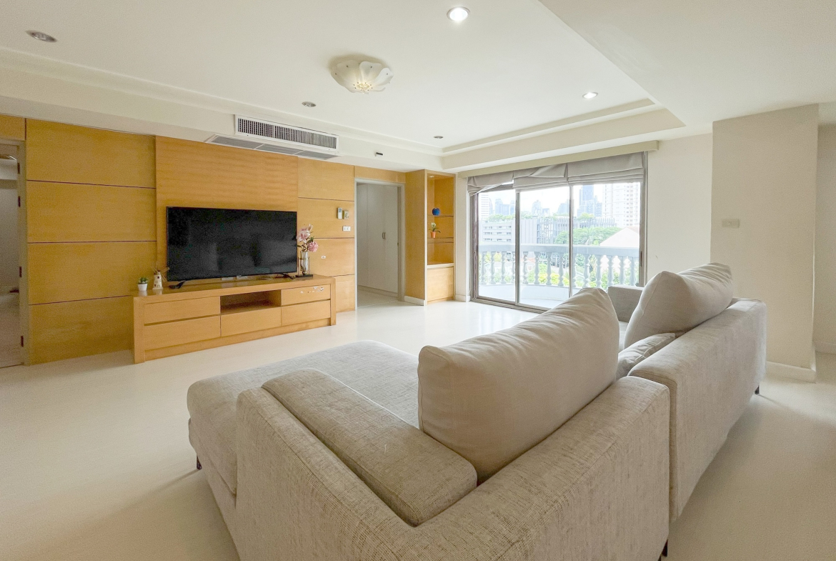 Spacious Three-bedrooms Condo for Rent in Phrom Phong