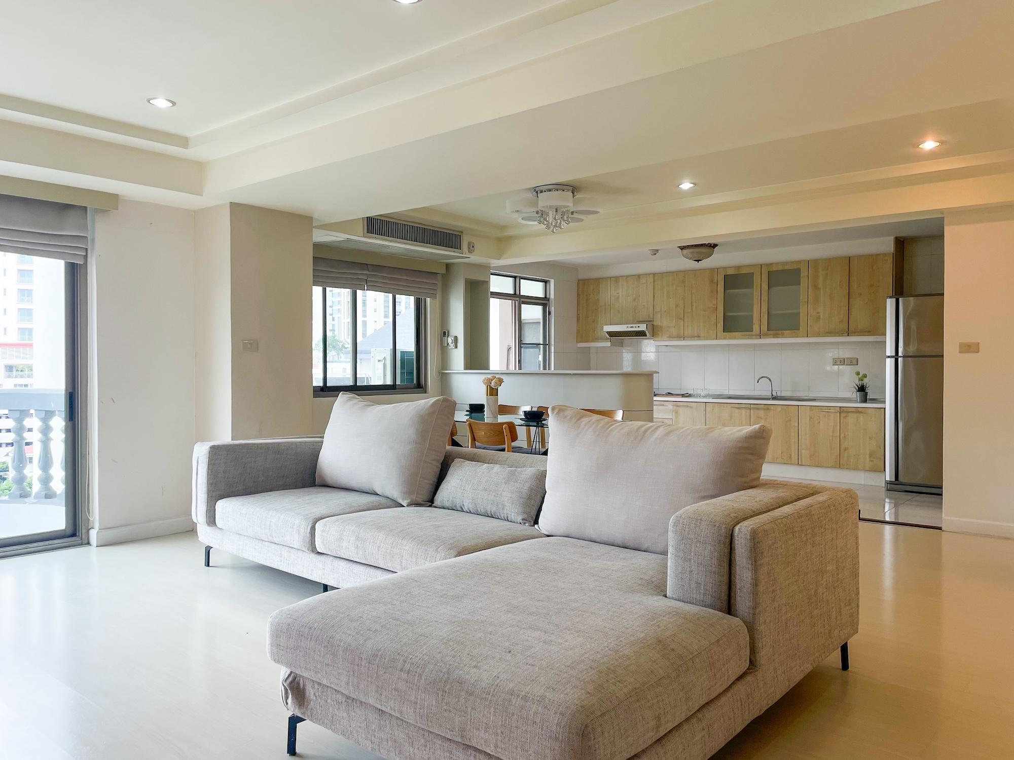 1.living-room-6 Spacious Three-bedrooms Condo for Rent in Phrom Phong