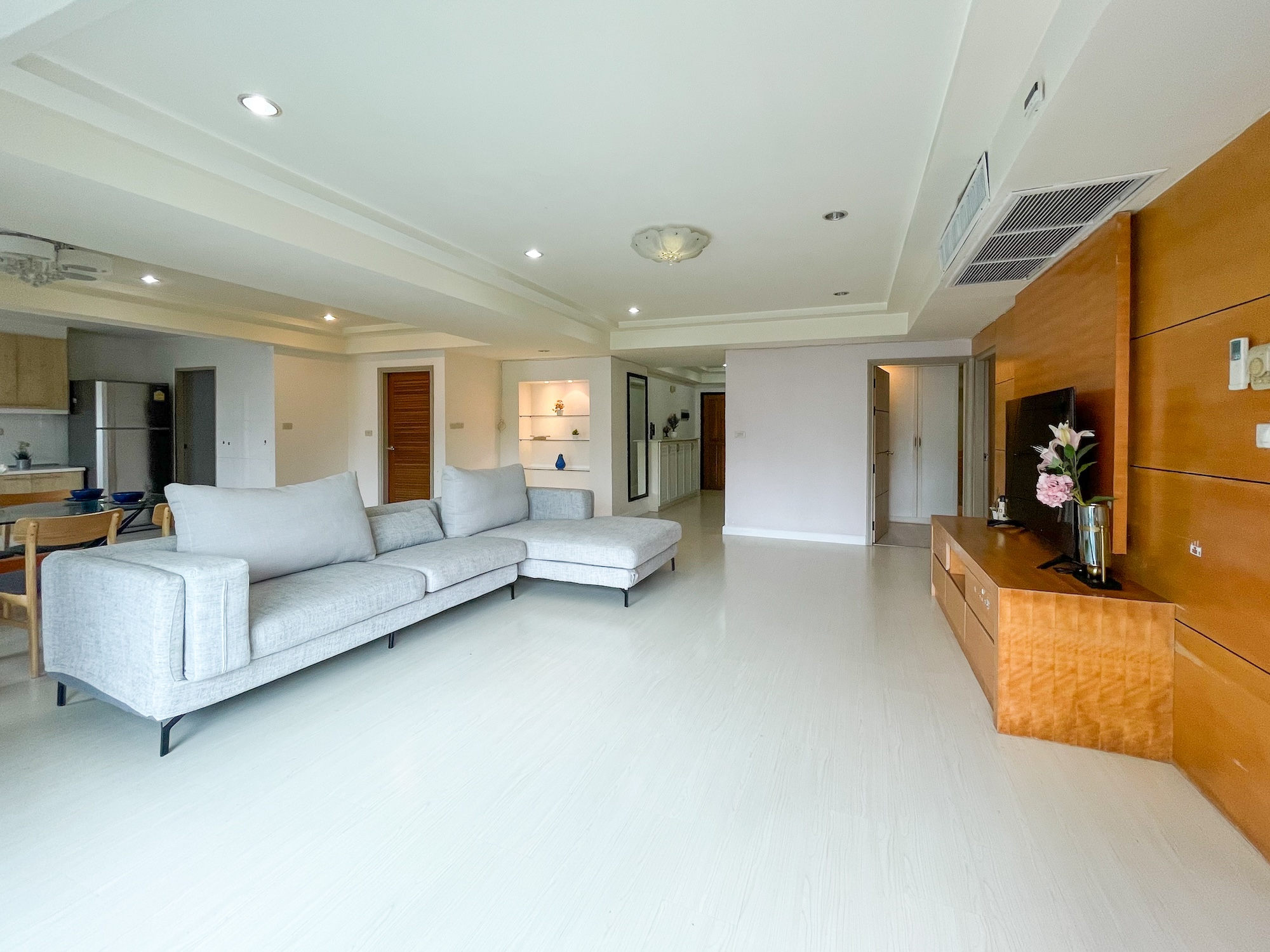 1.living-room-9 Spacious Three-bedrooms Condo for Rent in Phrom Phong