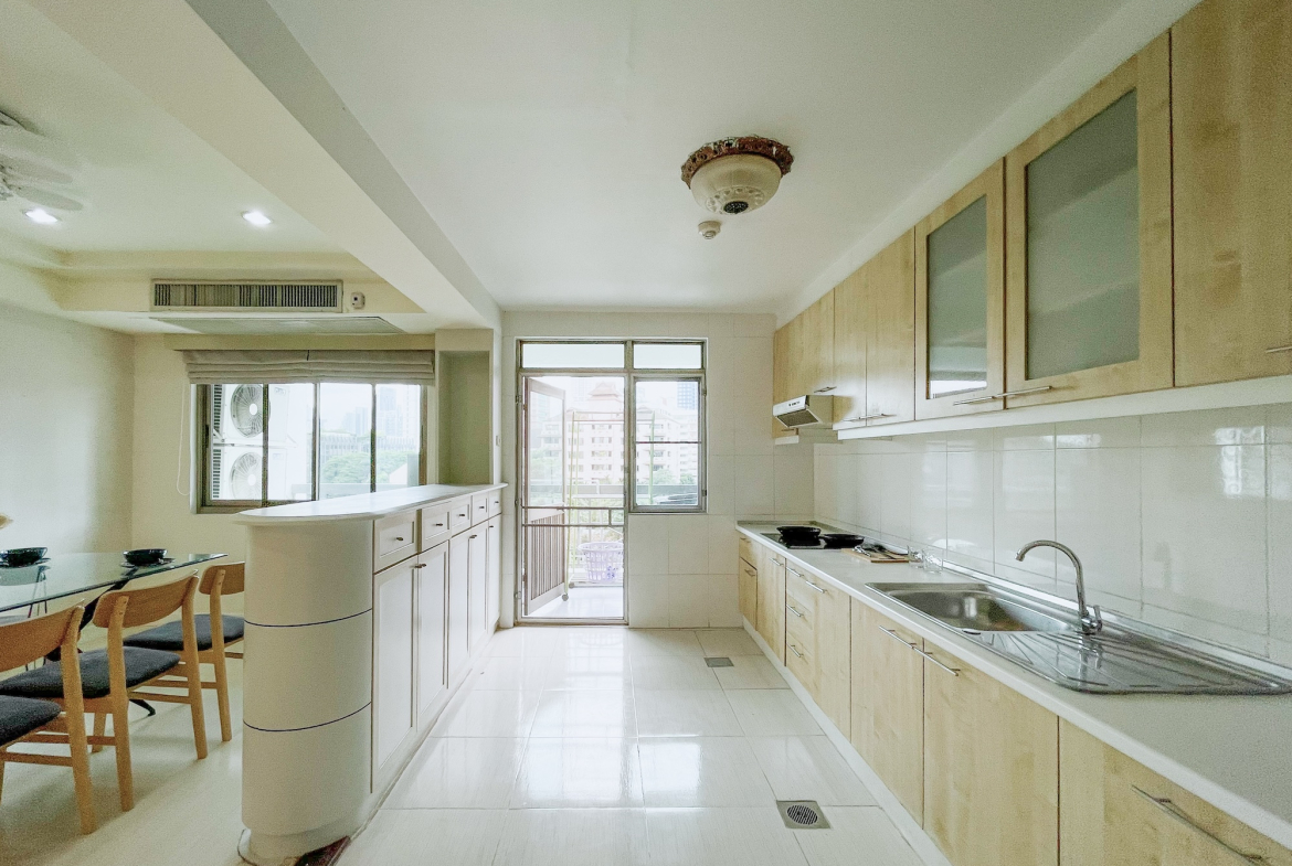 Spacious Three-bedrooms Condo for Rent in Phrom Phong