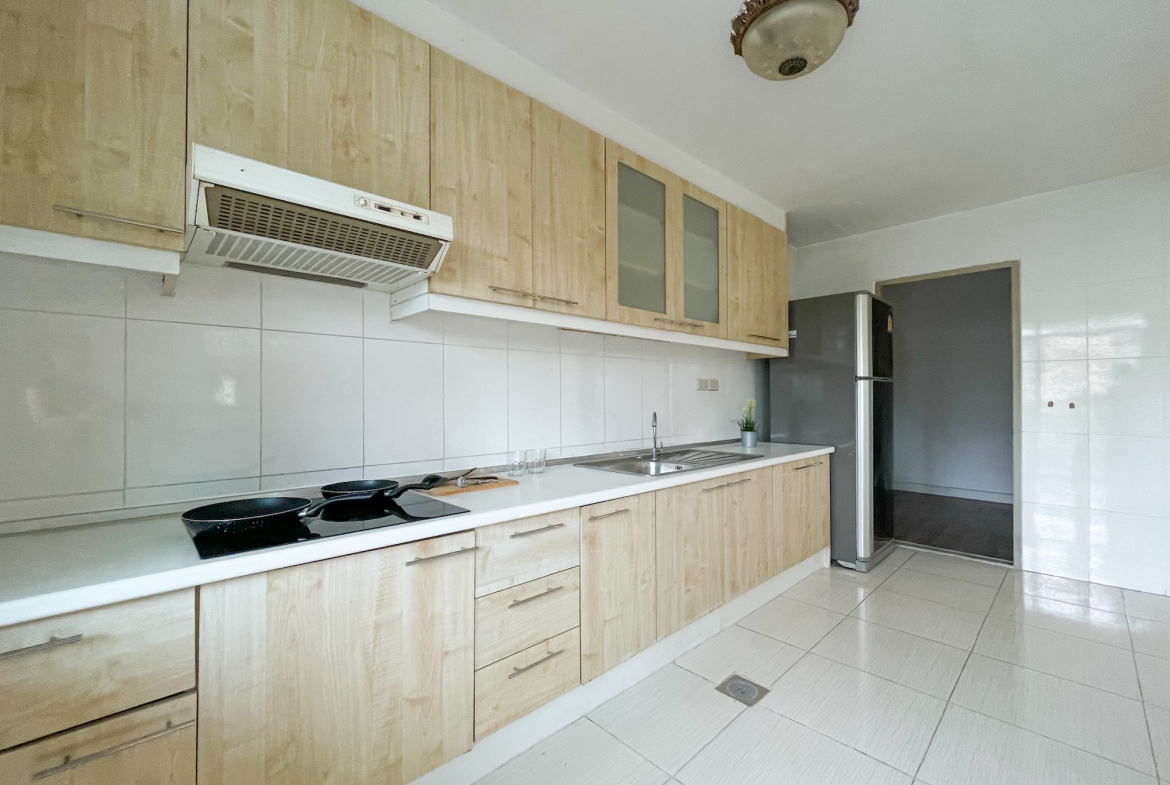 Spacious Three-bedrooms Condo for Rent in Phrom Phong