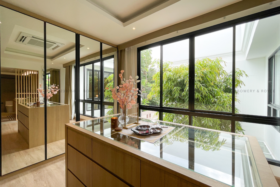 Renovated Gem Four Bedroom Townhouse for Sale in Soi Pridi Sukhumvit 71