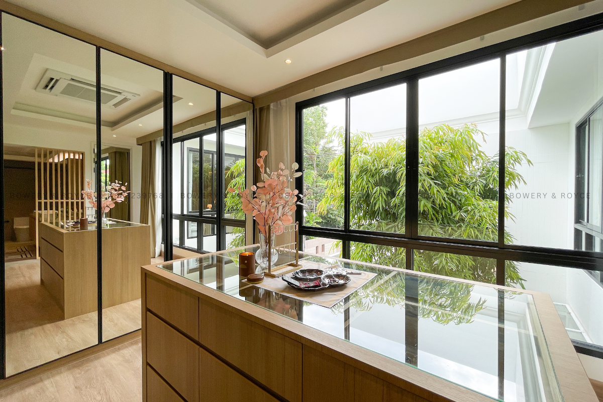 Renovated Gem Four Bedroom Townhouse for Sale in Soi Pridi Sukhumvit 71