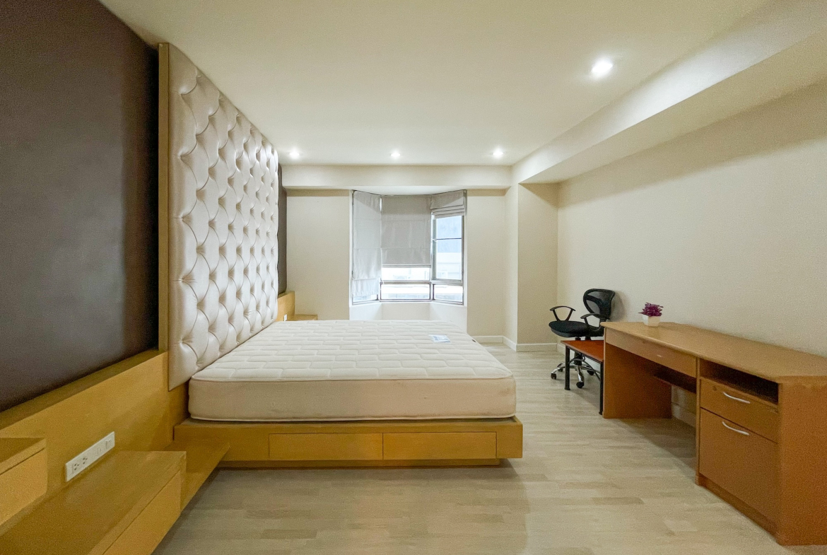Spacious Three-bedrooms Condo for Rent in Phrom Phong