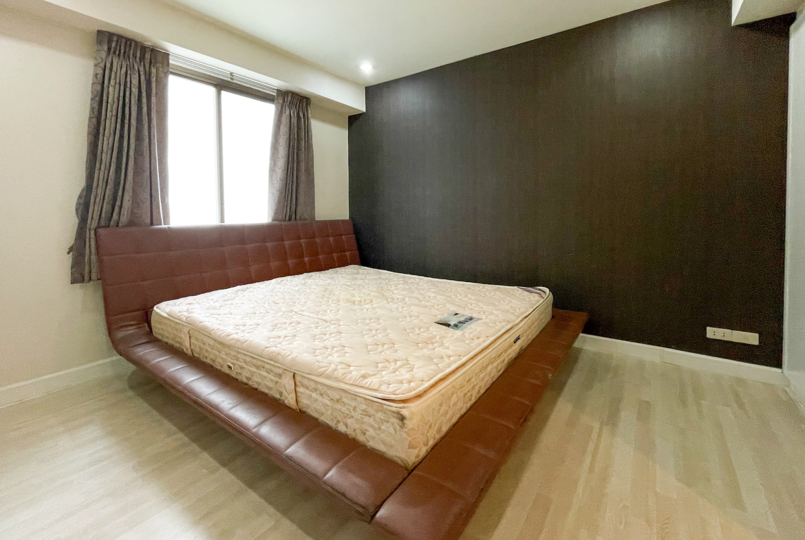 Spacious Three-bedrooms Condo for Rent in Phrom Phong