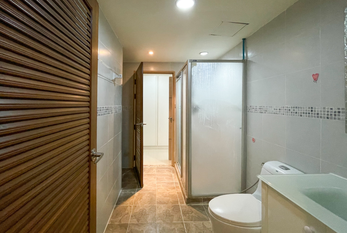 Spacious Three-bedrooms Condo for Rent in Phrom Phong