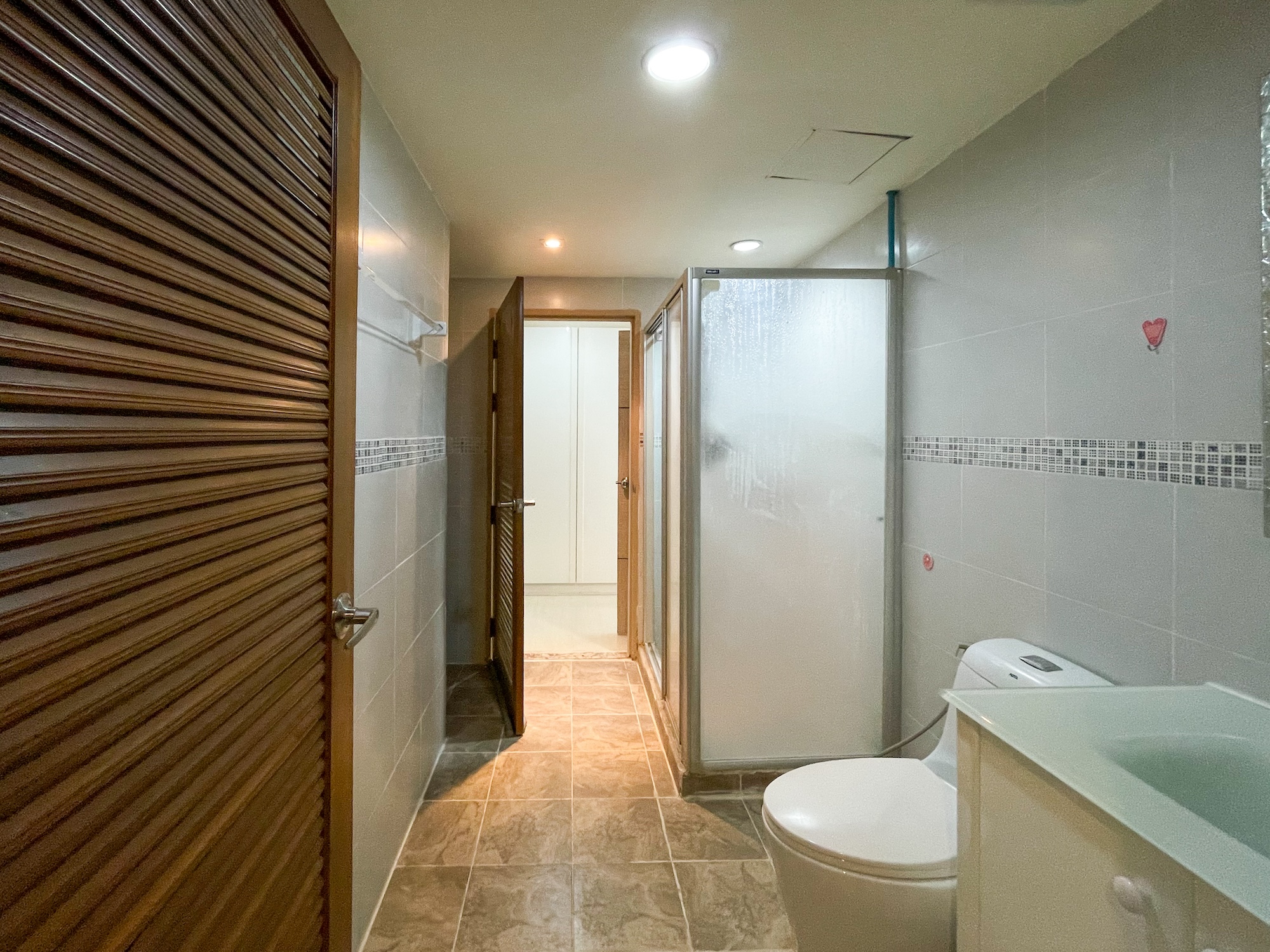 8.second-bathroom Spacious Three-bedrooms Condo for Rent in Phrom Phong