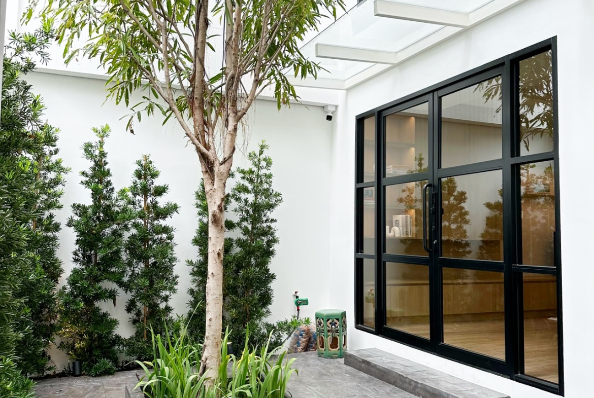 Renovated Gem Four Bedroom Townhouse for Sale in Soi Pridi Sukhumvit 71