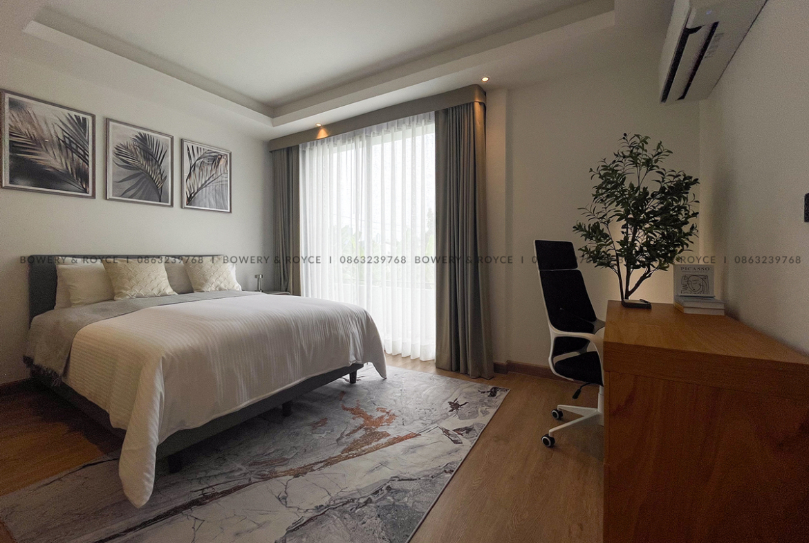 Renovated Four-Bedroom Townhouse for Sale in Phra Khanong