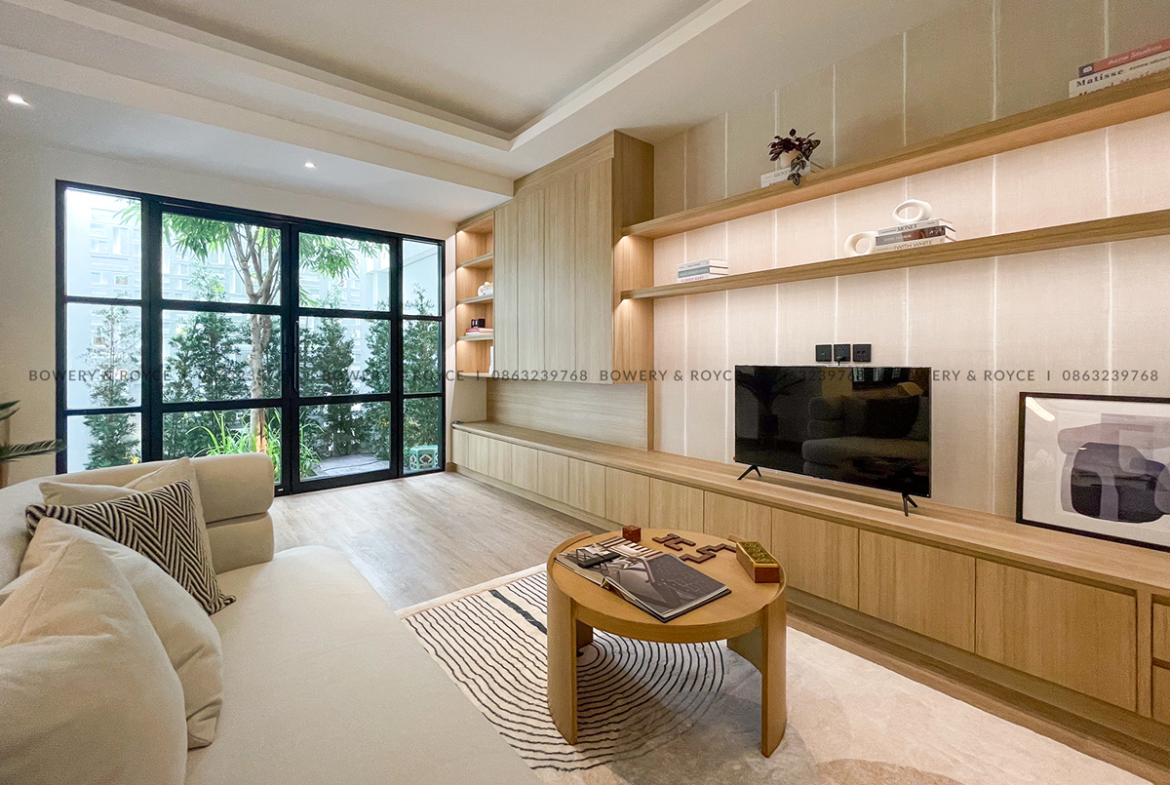 Renovated Four-Bedroom Townhouse for Sale in Phra Khanong