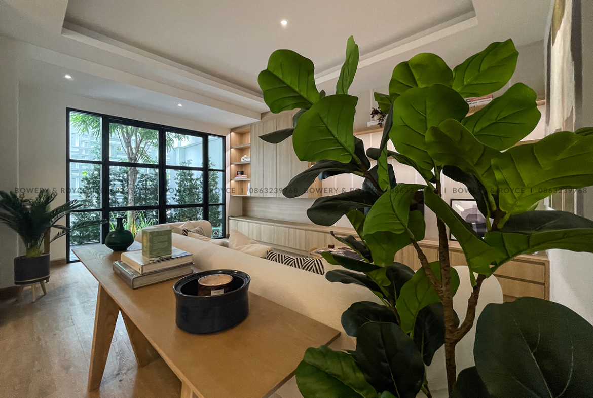 Renovated Four-Bedroom Townhouse for Sale in Phra Khanong