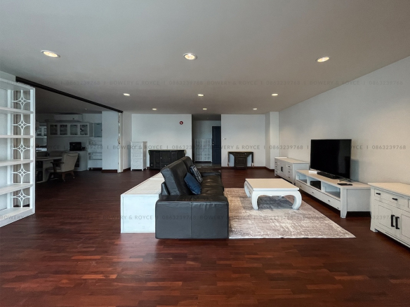 Spacious 3-Bedroom Condo for Rent Near BTS Phrom Phong