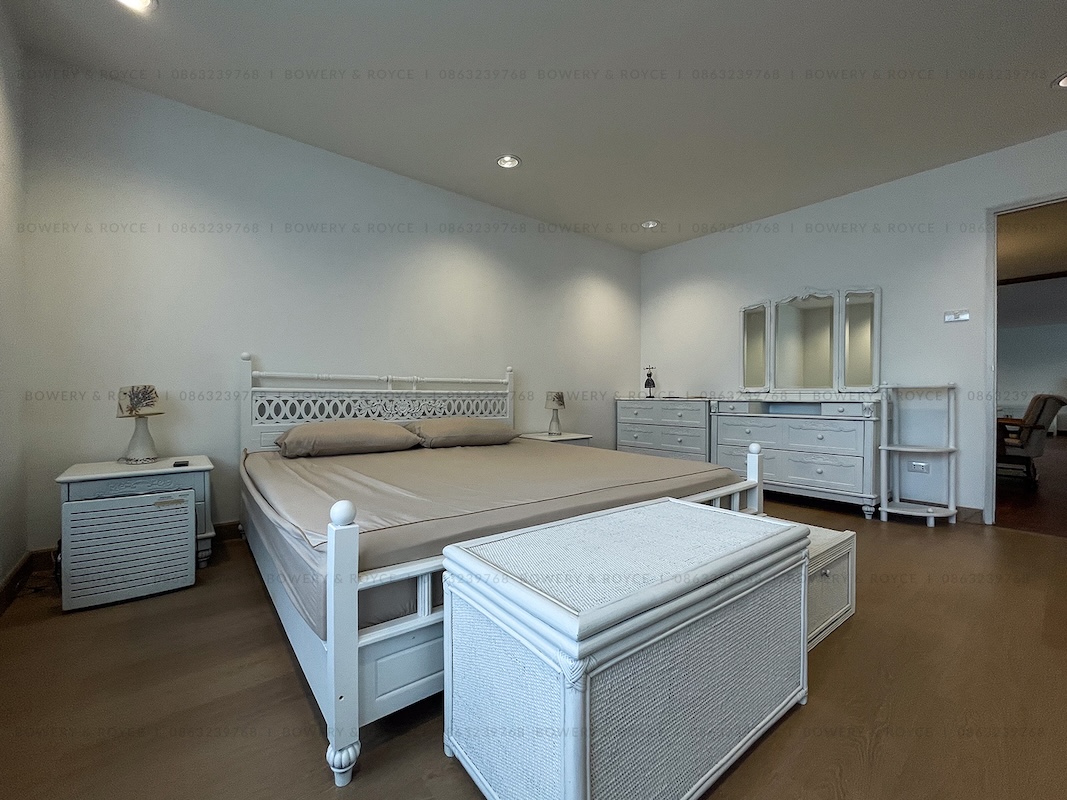 Spacious 3-Bedroom Condo for Rent Near BTS Phrom Phong