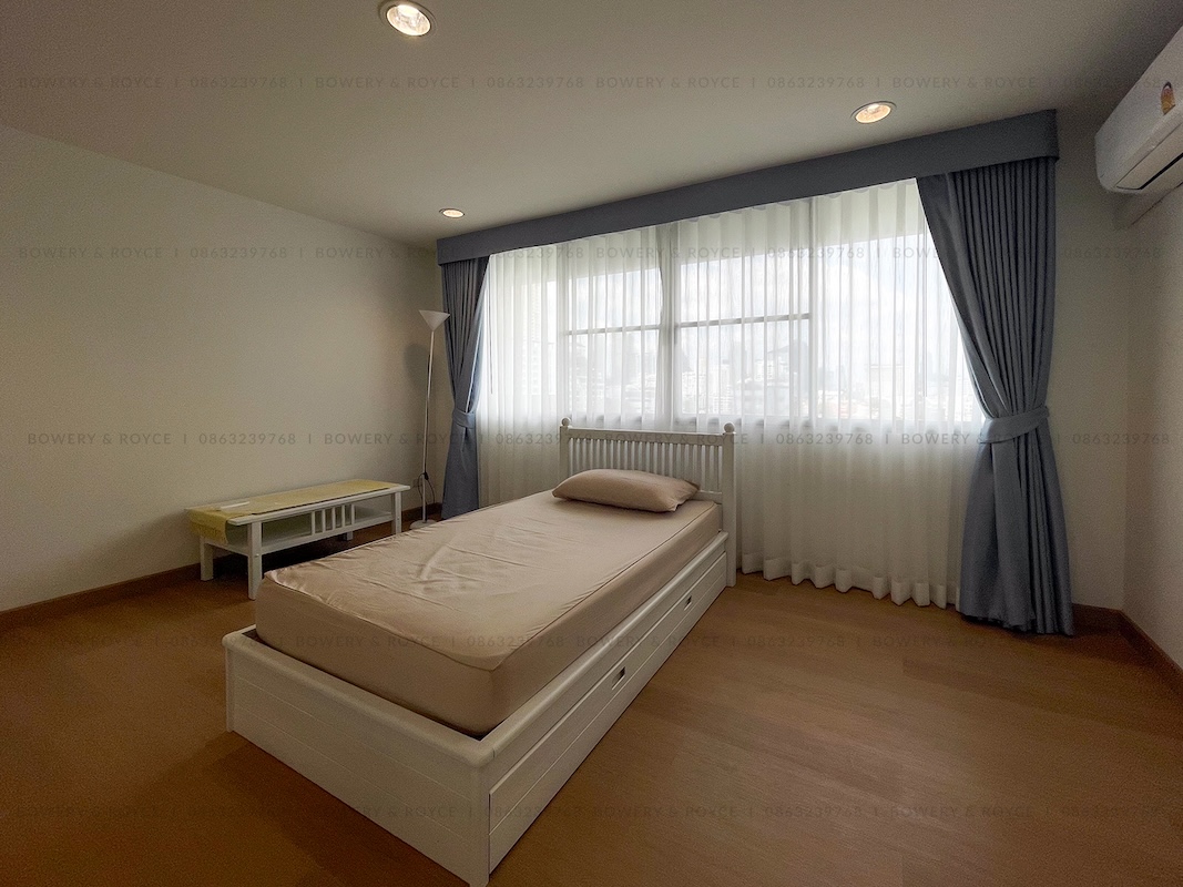 Spacious 3-Bedroom Condo for Rent Near BTS Phrom Phong