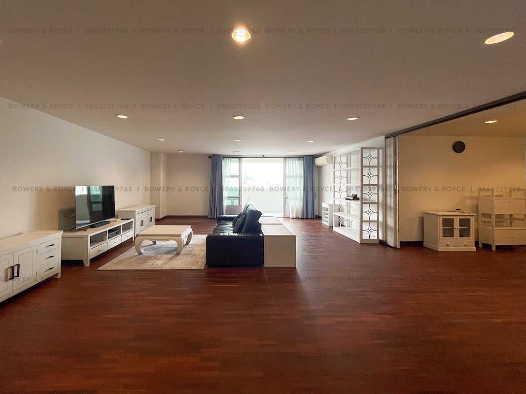 Spacious 3-Bedroom Condo for Rent Near BTS Phrom Phong