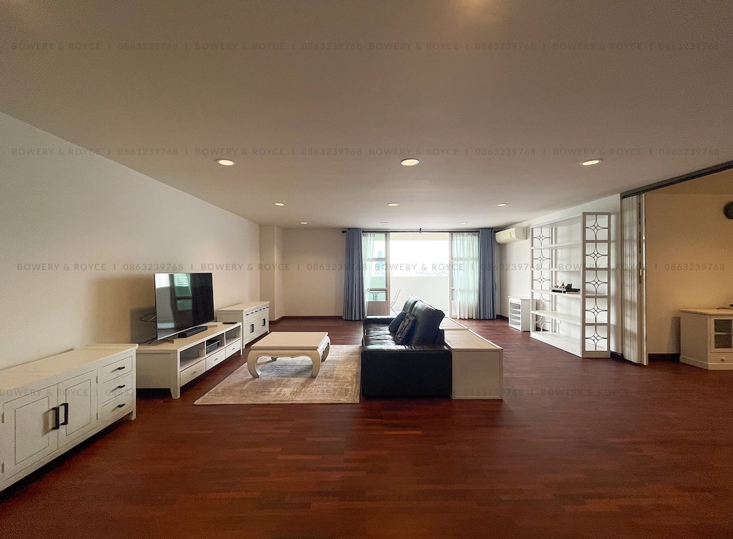 Spacious 3-Bedroom Condo for Rent Near BTS Phrom Phong