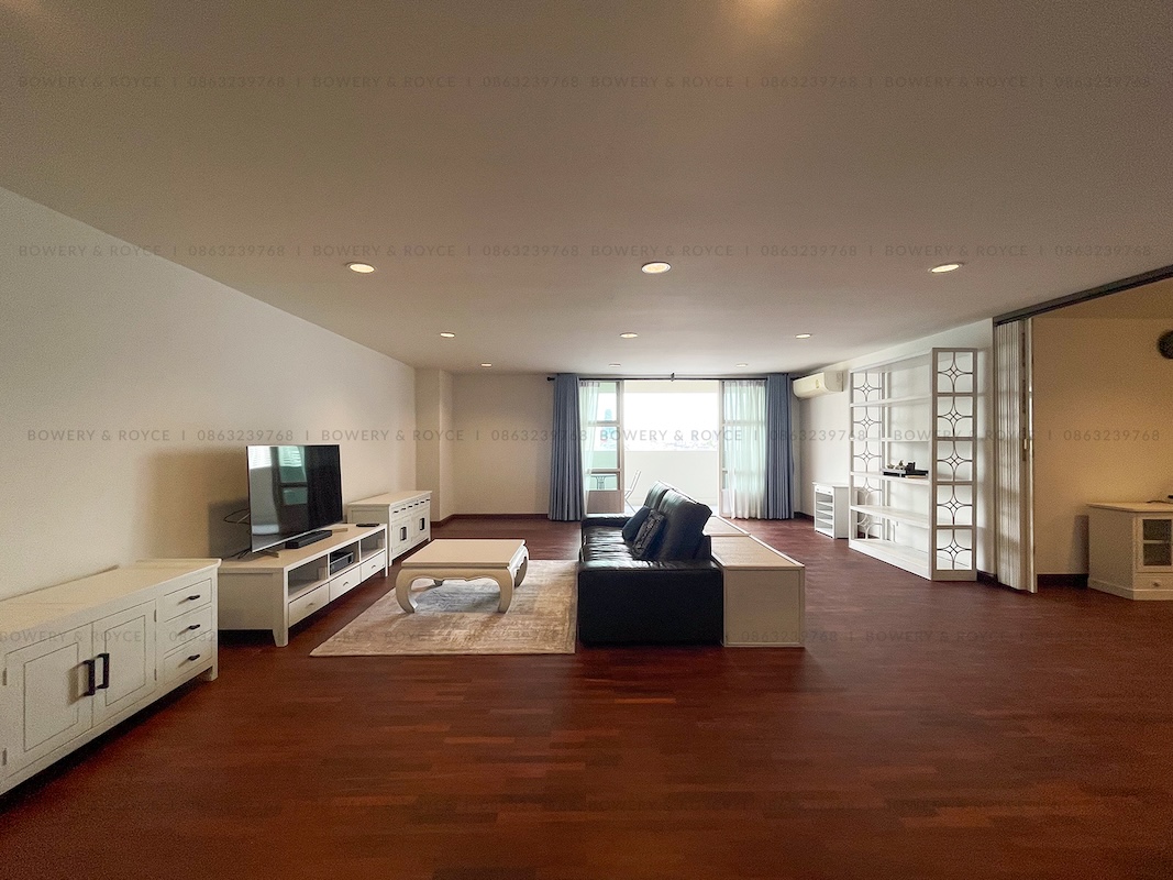 Spacious 3-Bedroom Condo for Rent Near BTS Phrom Phong
