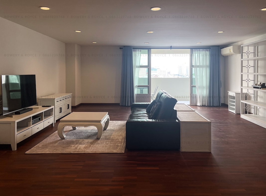 Spacious 3-Bedroom Condo for Rent Near BTS Phrom Phong