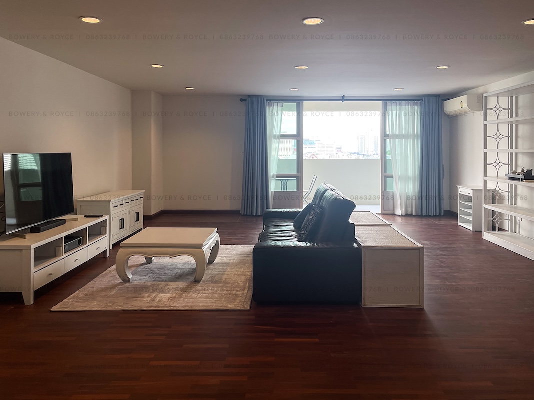 Spacious 3-Bedroom Condo for Rent Near BTS Phrom Phong