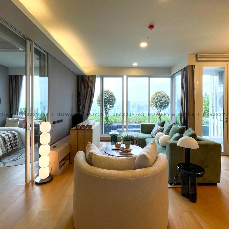 Penthouse for Sale on 30th Floor, 3 Beds, 3 Baths – 5 Mins Walk to BTS Ekkamai