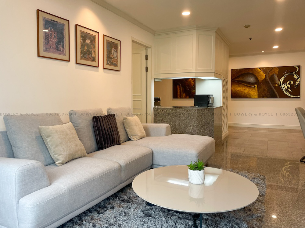 Large Three-Bedroom Condo for Rent in Sukhumvit 39, Close to BTS Phrom Phong