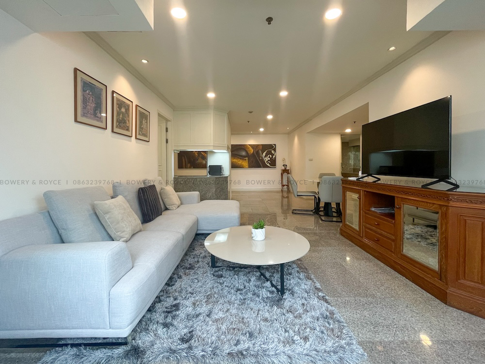 Large Three-Bedroom Condo for Rent in Sukhumvit 39, Close to BTS Phrom Phong