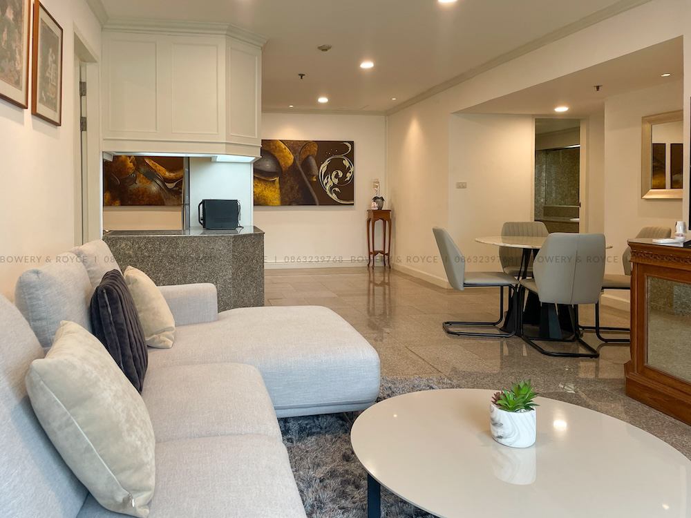 Large Three-Bedroom Condo for Rent in Sukhumvit 39, Close to BTS Phrom Phong