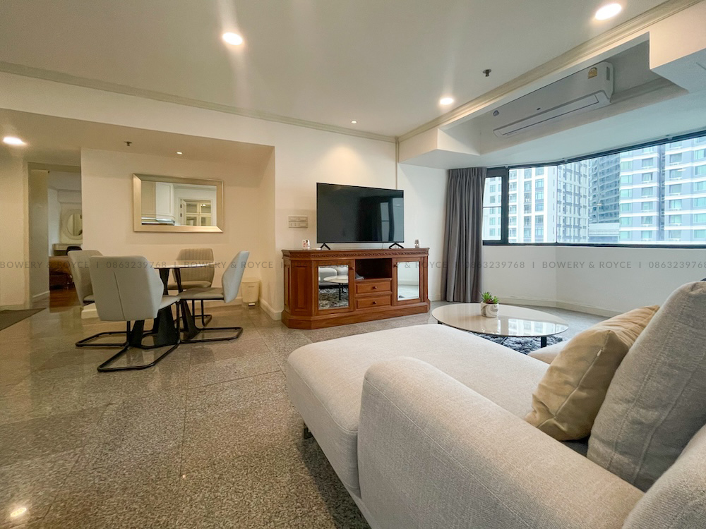 Large Three-Bedroom Condo for Rent in Sukhumvit 39, Close to BTS Phrom Phong