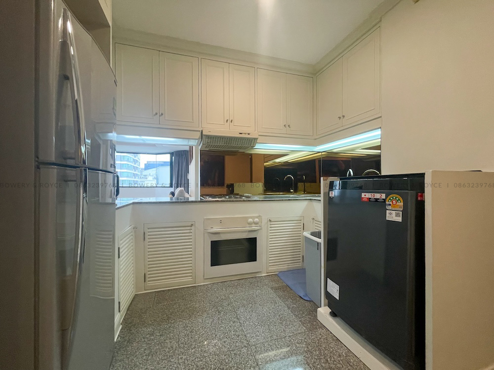 Large Three-Bedroom Condo for Rent in Sukhumvit 39, Close to BTS Phrom Phong
