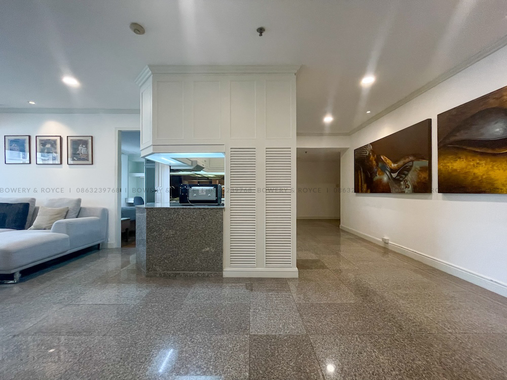 Large Three-Bedroom Condo for Rent in Sukhumvit 39, Close to BTS Phrom Phong