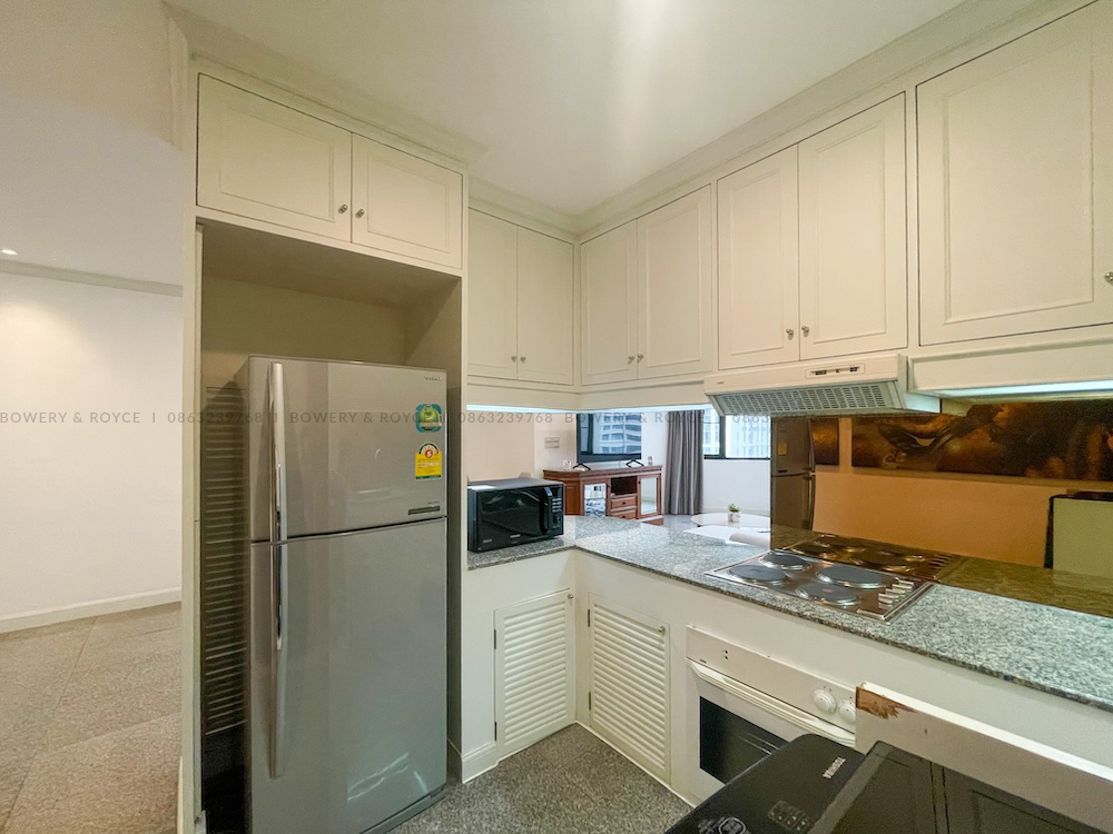Large Three-Bedroom Condo for Rent in Sukhumvit 39, Close to BTS Phrom Phong