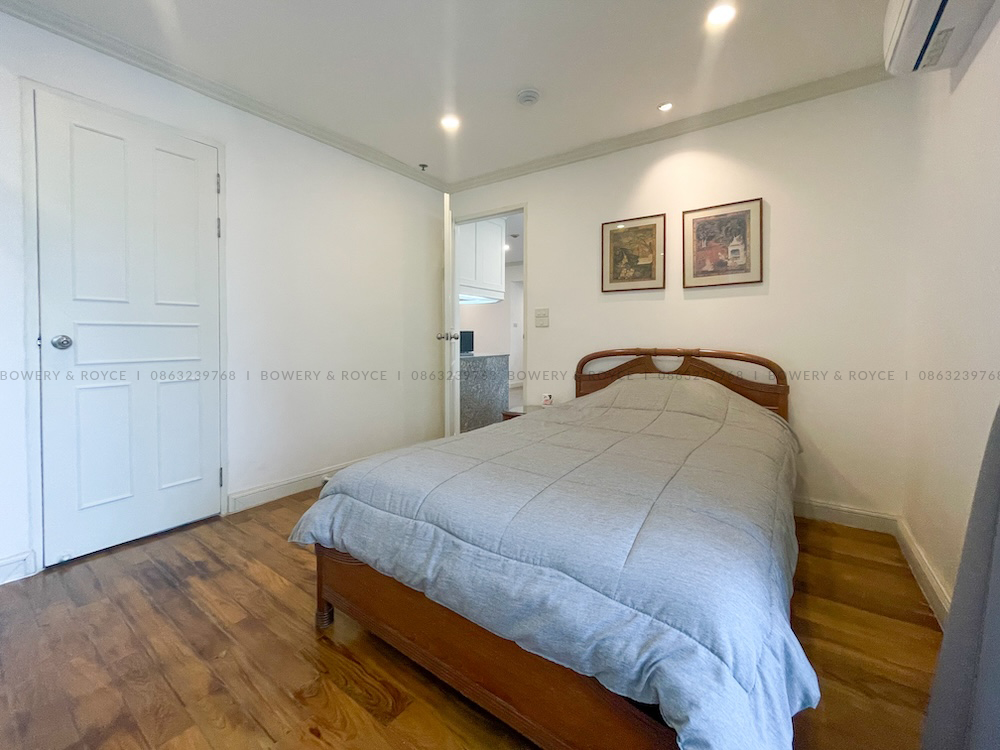 Large Three-Bedroom Condo for Rent in Sukhumvit 39, Close to BTS Phrom Phong