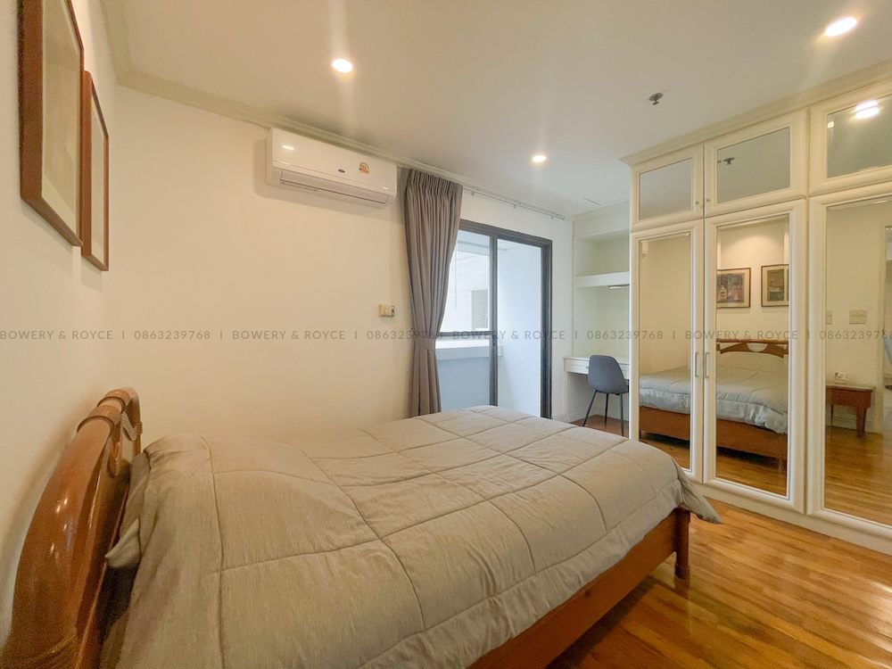 Large Three-Bedroom Condo for Rent in Sukhumvit 39, Close to BTS Phrom Phong