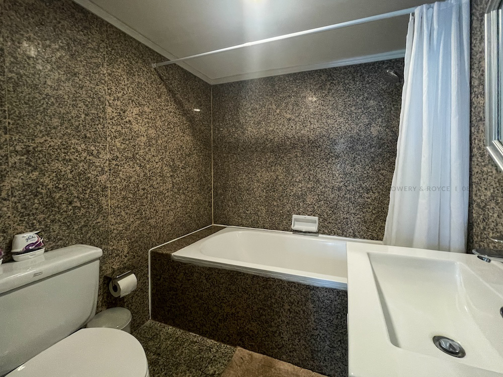 Large Three-Bedroom Condo for Rent in Sukhumvit 39, Close to BTS Phrom Phong