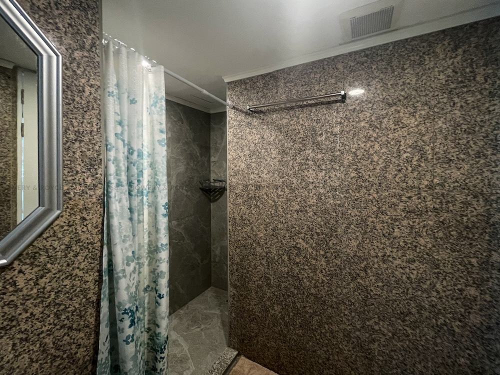Large Three-Bedroom Condo for Rent in Sukhumvit 39, Close to BTS Phrom Phong