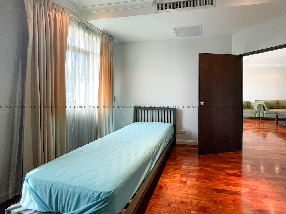 Spacious 3-Bedroom Apartment for Rent in Phrom Phong