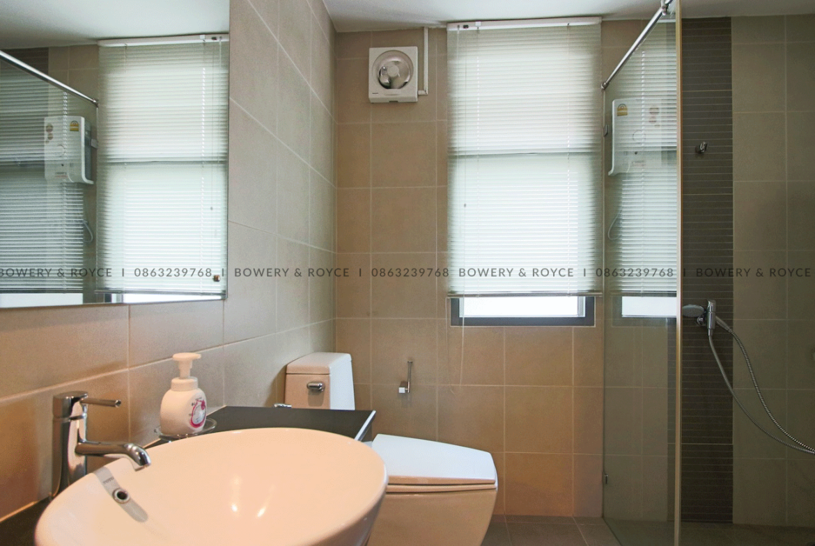 Two-Bedroom Condo for Rent and Sale in Sukhumvit 65, Pet-Friendly, Near Ekkamai BTS