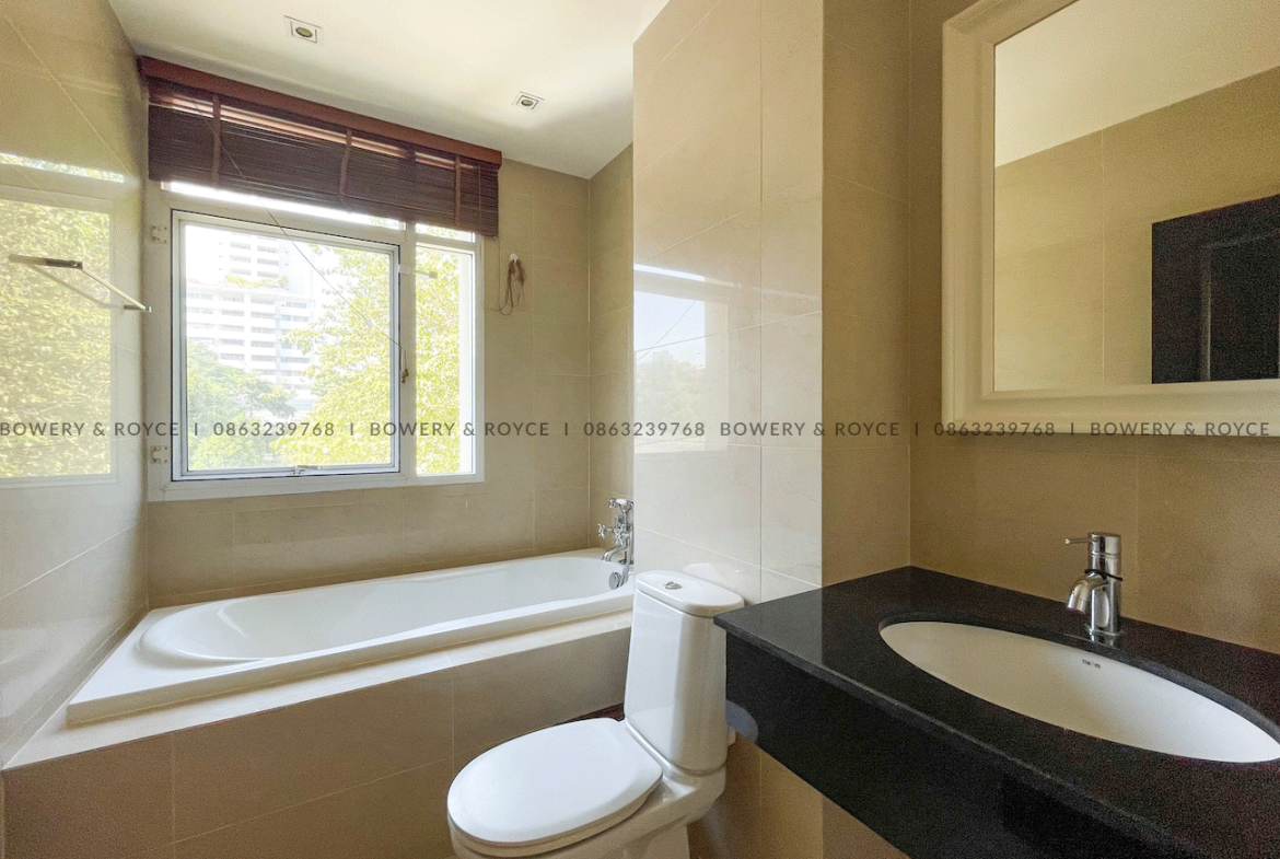 Luxury 3-Bedroom Condo for Rent in Sukhumvit 39 near BTS Phrom Phong