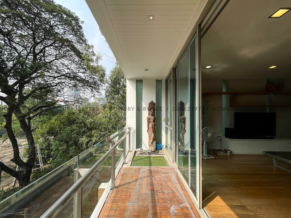 Beautiful Two-Bedroom Condo for Rent in Phra Khanong