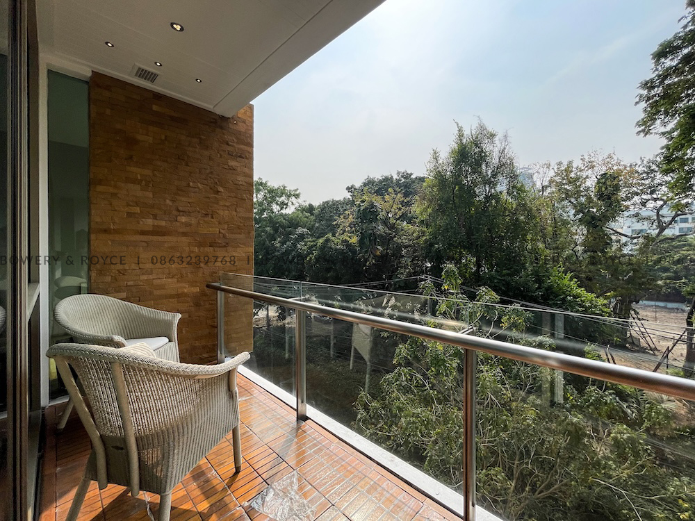 Beautiful Two-Bedroom Condo for Rent in Phra Khanong