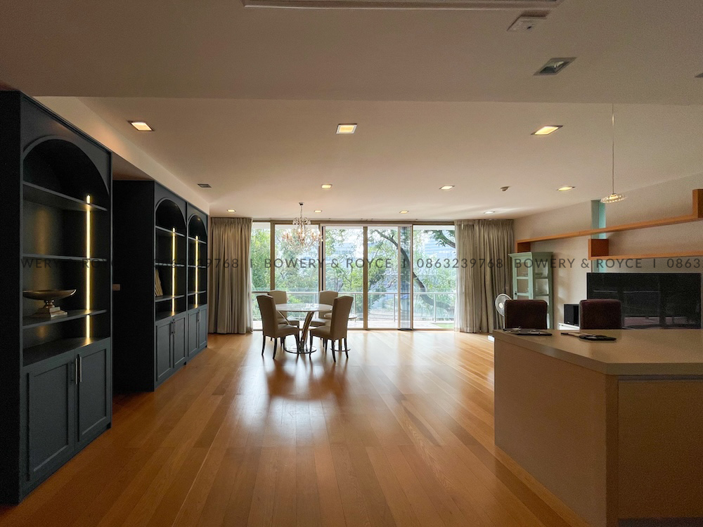 Beautiful Two-Bedroom Condo for Rent in Phra Khanong