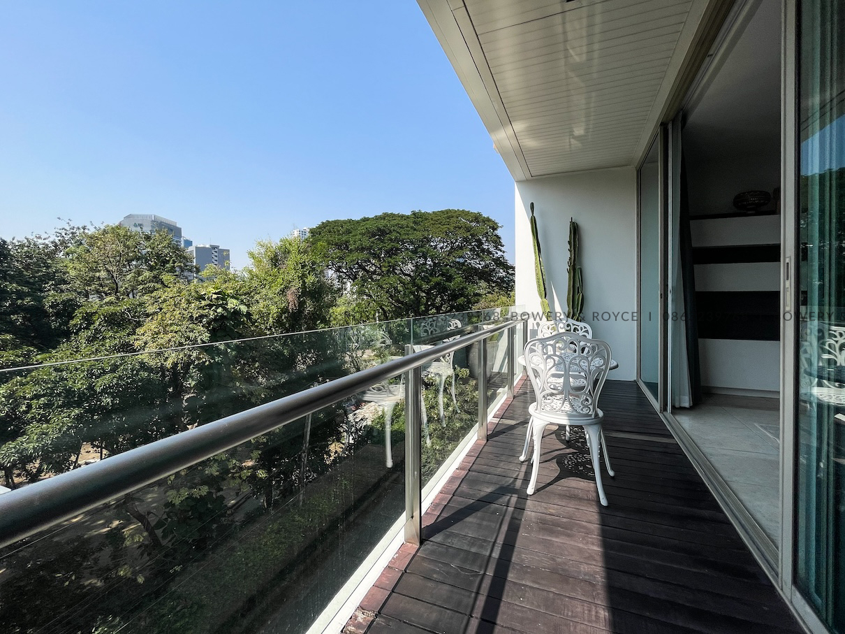 Spacious 2 Bedroom Condo for Rent in Phra Khanong – Pet Friendly, Near BTS