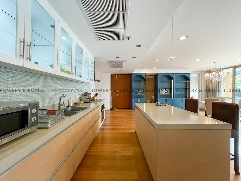 Beautiful Two-Bedroom Condo for Rent in Phra Khanong