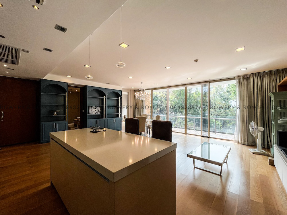 Beautiful Two-Bedroom Condo for Rent in Phra Khanong