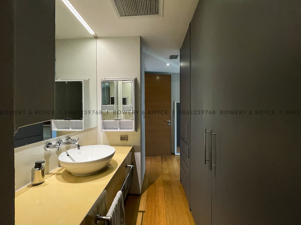 Beautiful Two-Bedroom Condo for Rent in Phra Khanong