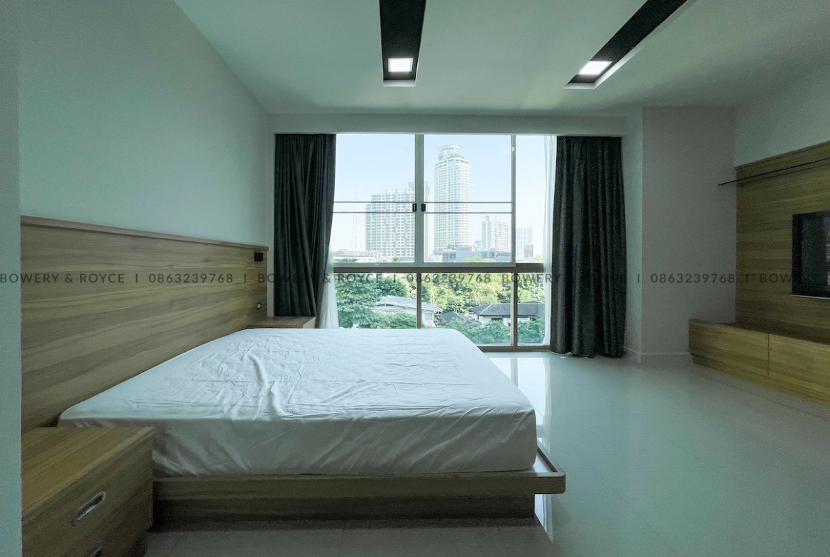 Spacious 2 Bedroom Condo for Rent in Phra Khanong – Pet Friendly, Near BTS