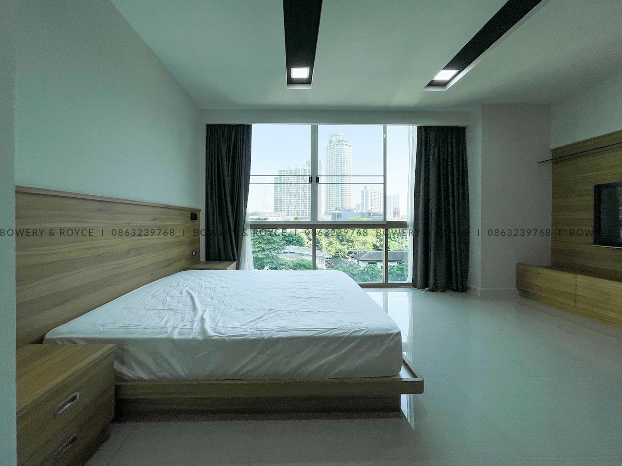 Spacious 2 Bedroom Condo for Rent in Phra Khanong – Pet Friendly, Near BTS